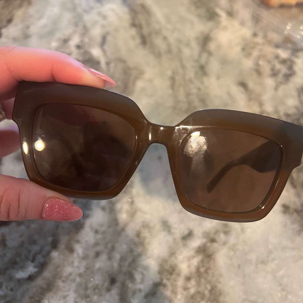 Mcm Sunnies NWT in box - Picture 3 of 8
